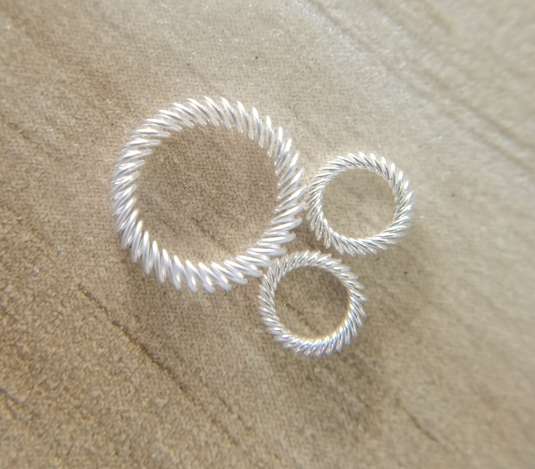 斜圈彈簧、觸指彈簧的優(yōu)點